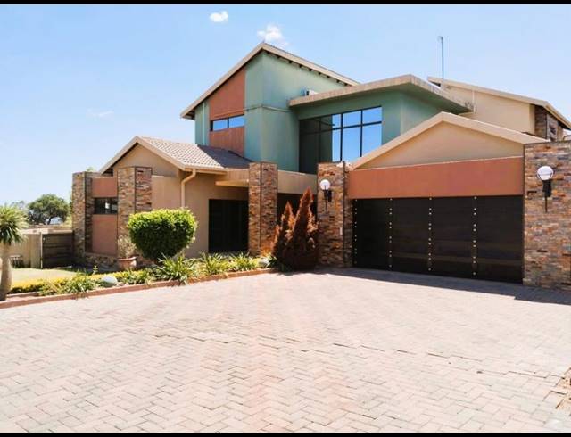 5 BEDROOM HOUSE FOR SALE IN CELTIC MEADOWS